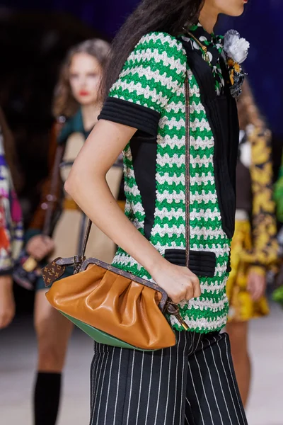 Look 39